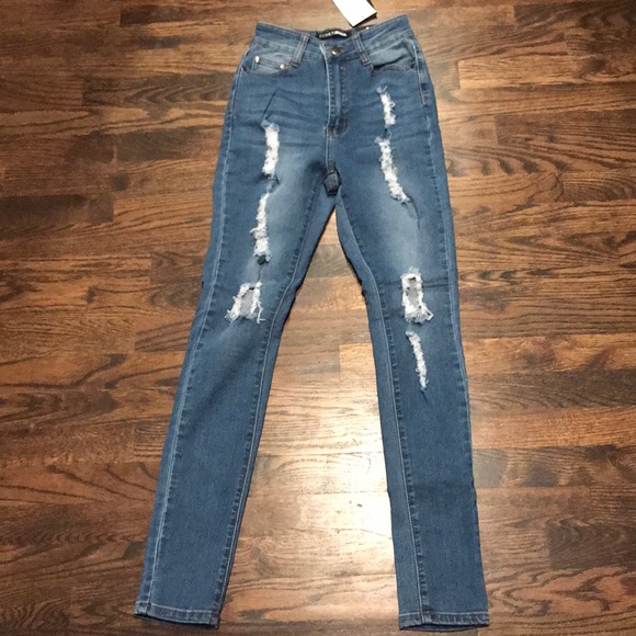 FASHION NOVA Say Yes to Distress Jeans - Picture 3 of 6